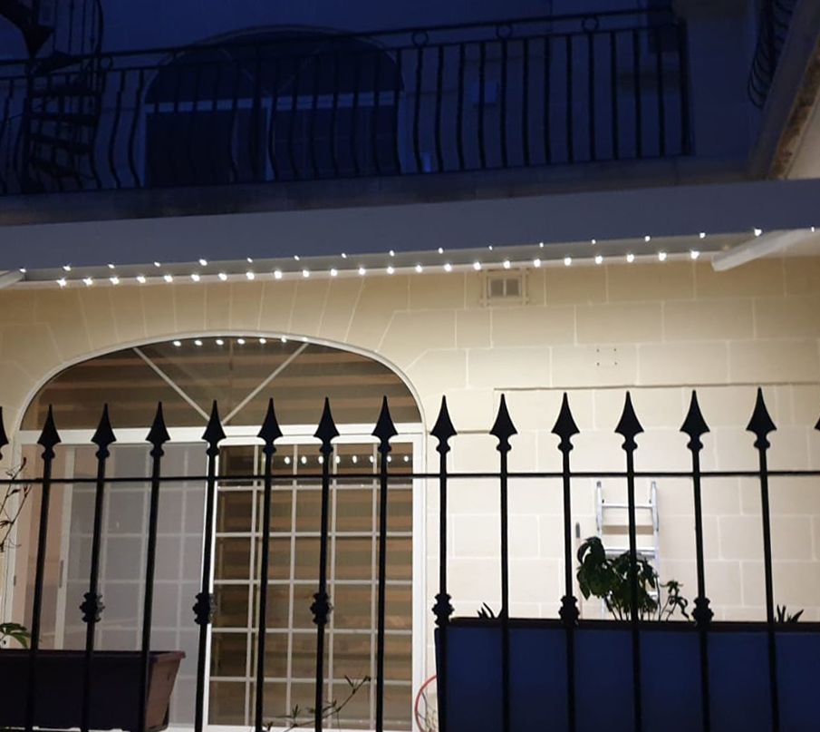 AWNINGS 5